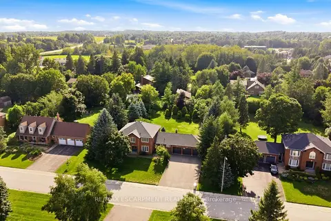 6 Willow Crescent