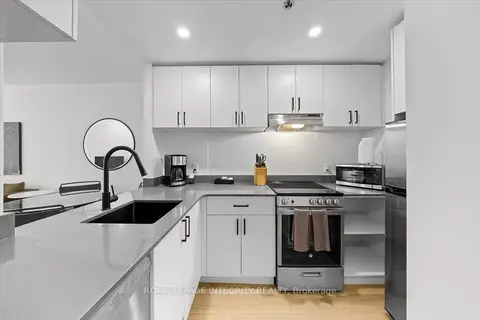 161 Laurier Avenue W 1104