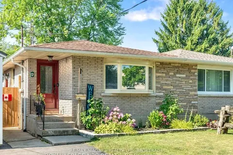 8 Lakehurst Drive