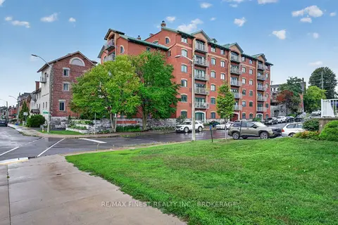 2 Bay Street 302
