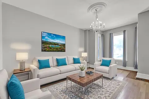 318 Simcoe Street