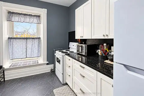33 King Street W 3