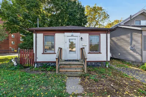 225 Simcoe Street