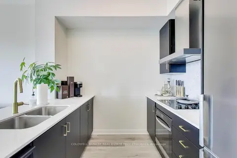 600 North Service Road 602